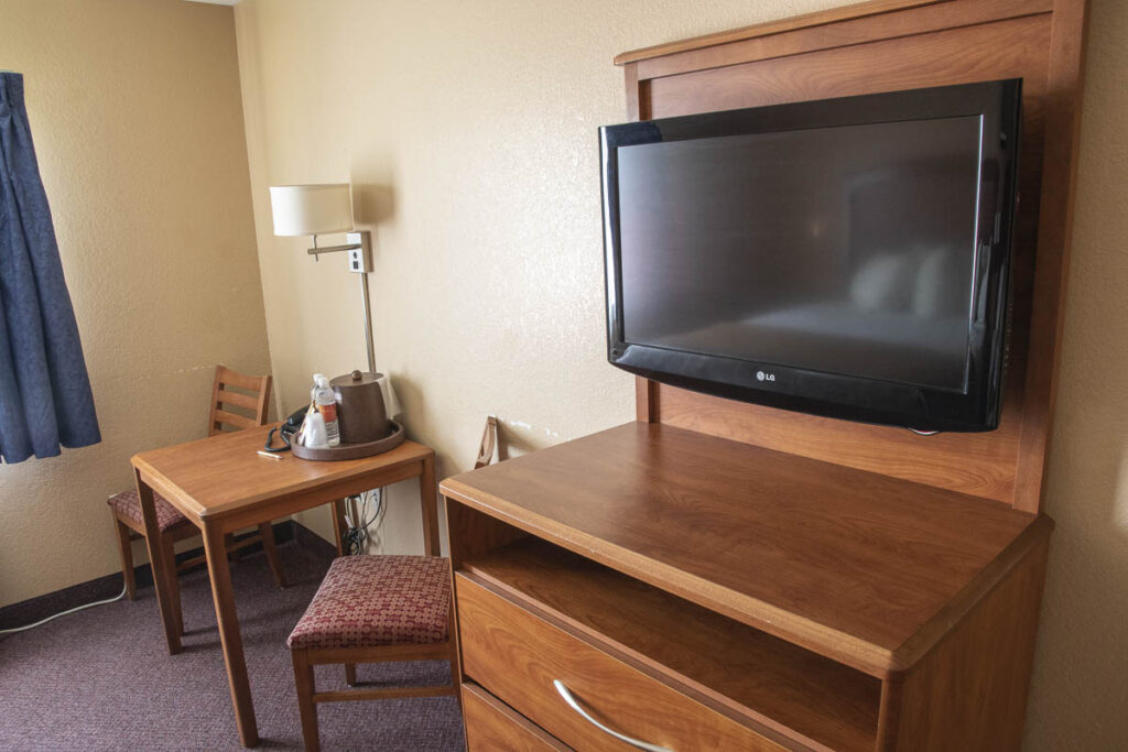 Hotel-Standard-King-Room-TV