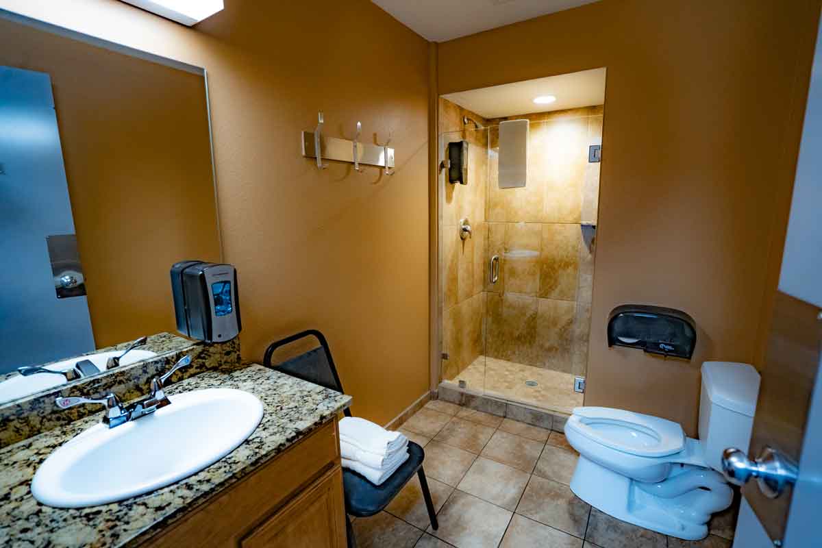 Ute Mountain Casino Hotel Rooms - Double Queen - Bathroom