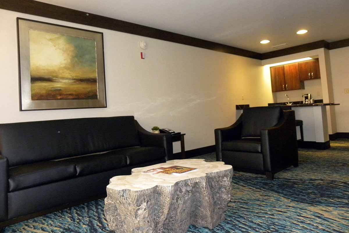 Ute Mountain Casino Hotel - Full Suites - Living Room with Kitchenette